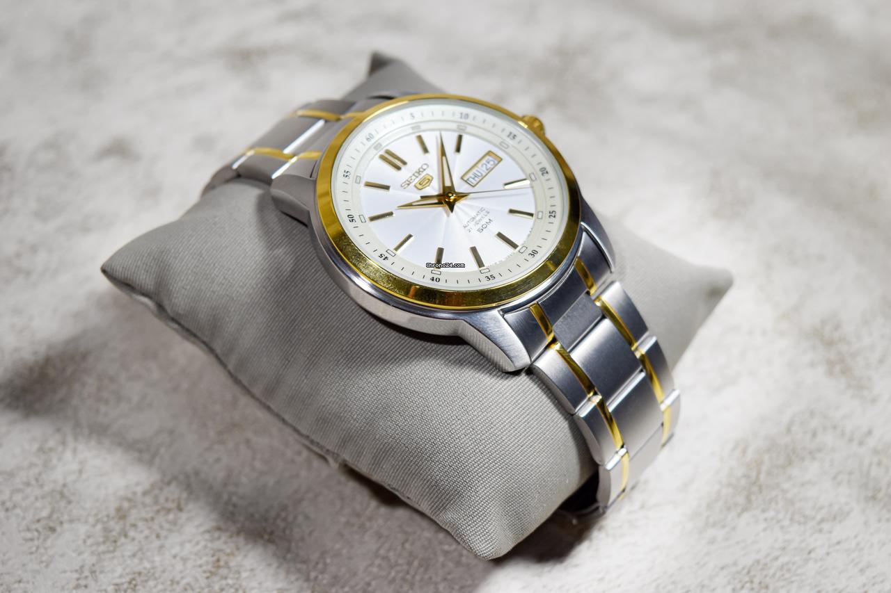 seiko 5 Automatic Men’s Watch SNKM92J1 – White Dial, Stainless Steel Bracelet, Day-Date Display
