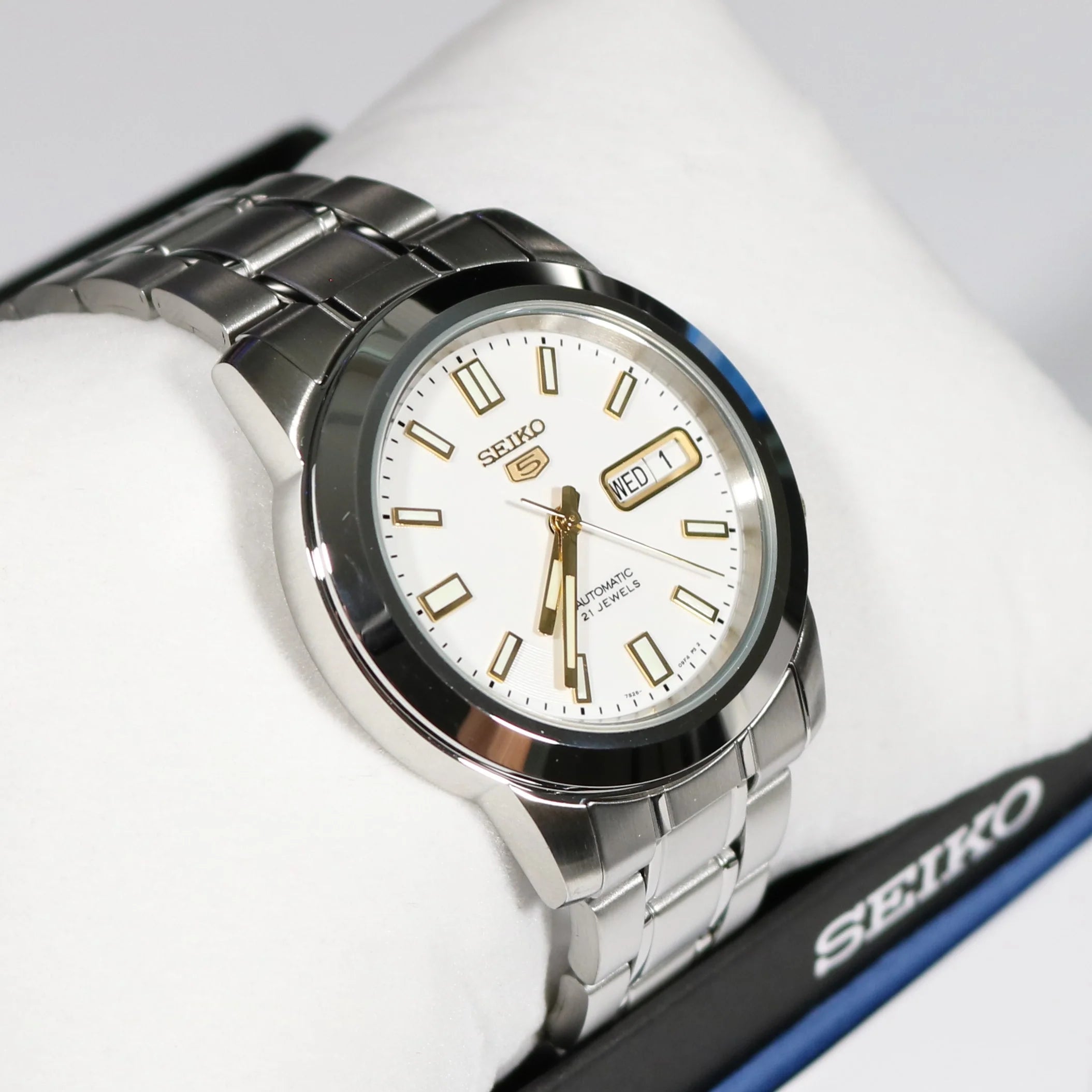 Seiko SNKK07K1 Automatic Men’s Watch – White Dial, Stainless Steel, Day-Date