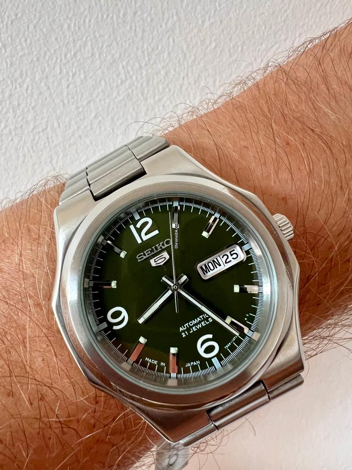 Seiko SNKK57K1 Automatic Men’s Watch – Stainless Steel, Green Dial, Day-Date Display